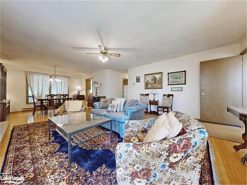 738 River Road E, Wasaga Beach, ON - Indoor Photo Showing Living Room