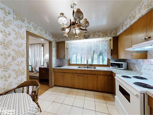 738 River Road E, Wasaga Beach, ON - Indoor Photo Showing Kitchen With Double Sink