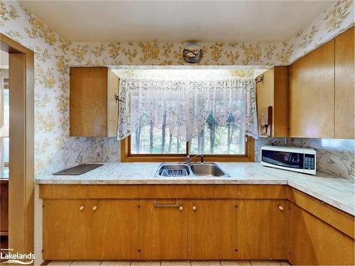 738 River Road E, Wasaga Beach, ON - Indoor Photo Showing Kitchen With Double Sink