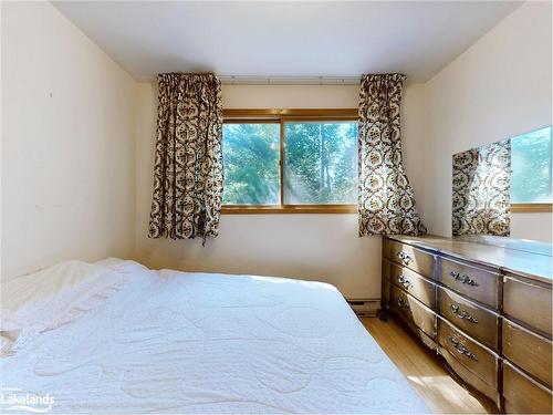 738 River Road E, Wasaga Beach, ON - Indoor Photo Showing Bedroom