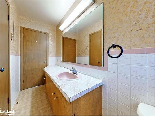 738 River Road E, Wasaga Beach, ON - Indoor Photo Showing Bathroom