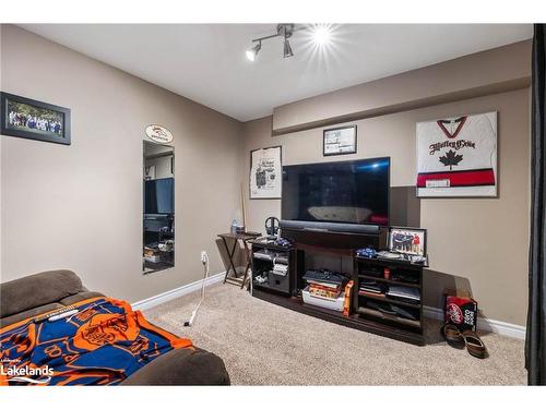 372 Livingstone Street W, Barrie, ON - Indoor Photo Showing Bedroom