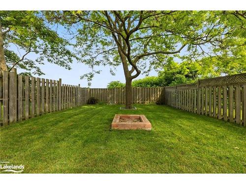 372 Livingstone Street W, Barrie, ON - Outdoor With Backyard