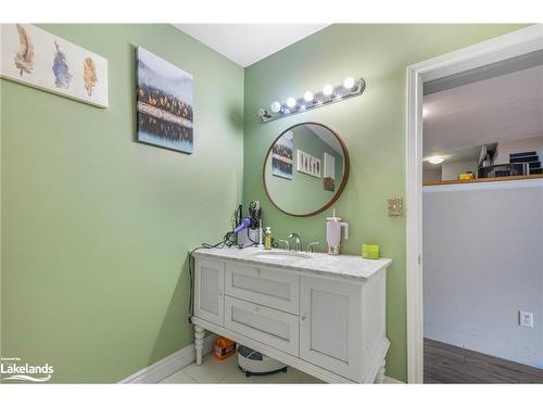 253 Park Street, Victoria Harbour, ON - Indoor Photo Showing Bathroom