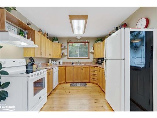1198 Rodeo Road, Sundridge, ON - Indoor Photo Showing Kitchen