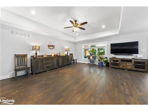 5 Bellehumeur Road, Tiny, ON - Indoor Photo Showing Living Room