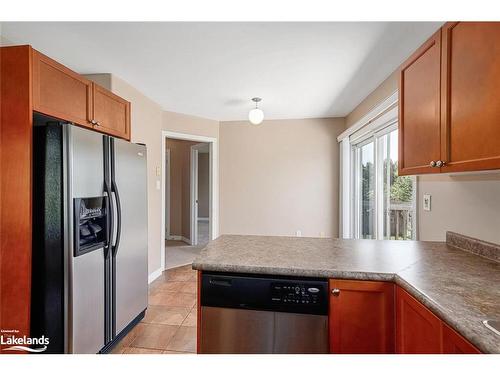 111 Seline Crescent, Barrie, ON - Indoor Photo Showing Kitchen