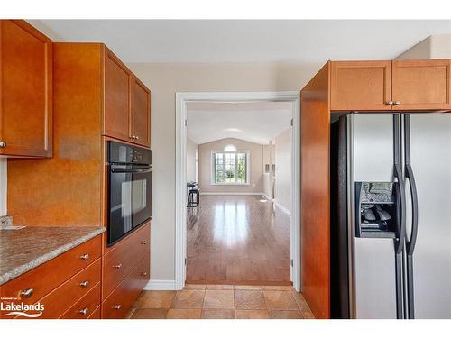 111 Seline Crescent, Barrie, ON - Indoor Photo Showing Kitchen