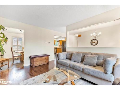 87 Silver Birch Avenue, Wasaga Beach, ON - Indoor Photo Showing Living Room