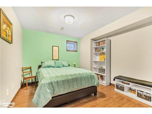 87 Silver Birch Avenue, Wasaga Beach, ON - Indoor Photo Showing Bedroom
