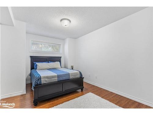 87 Silver Birch Avenue, Wasaga Beach, ON - Indoor Photo Showing Bedroom