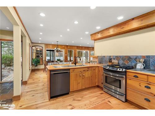 928 Jones Lane, Huntsville, ON - Indoor Photo Showing Kitchen With Double Sink