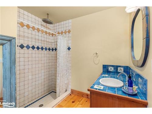 928 Jones Lane, Huntsville, ON - Indoor Photo Showing Bathroom