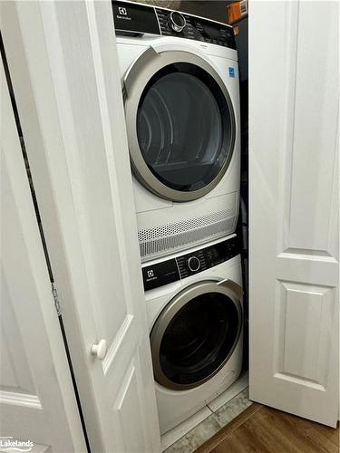 31 Raglan Street, Collingwood, ON - Indoor Photo Showing Laundry Room