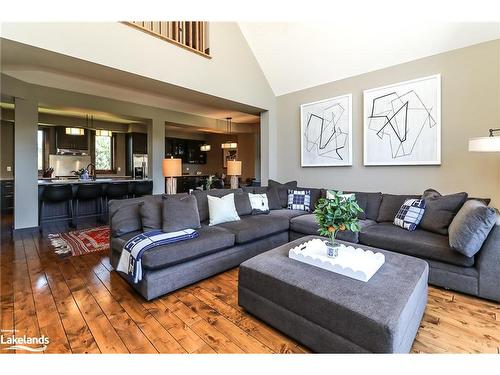 119 Venture Boulevard, The Blue Mountains, ON - Indoor Photo Showing Living Room