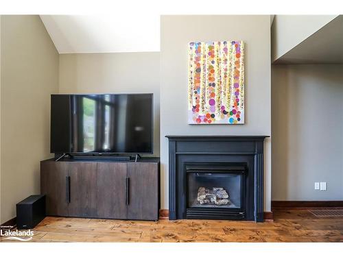 119 Venture Boulevard, The Blue Mountains, ON - Indoor Photo Showing Living Room With Fireplace