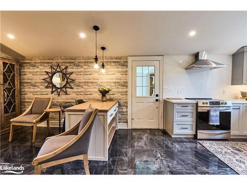 53 Kimberley Avenue, Bracebridge, ON - Indoor Photo Showing Kitchen With Upgraded Kitchen