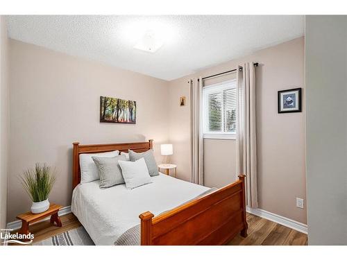 29 Courtice Crescent, Collingwood, ON - Indoor Photo Showing Bedroom