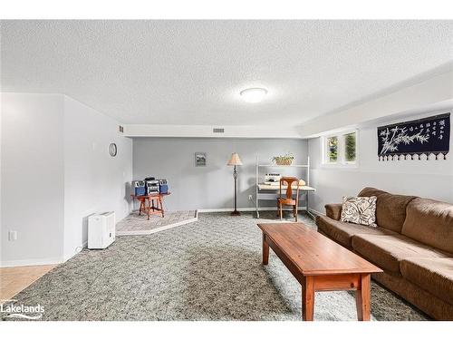 29 Courtice Crescent, Collingwood, ON - Indoor Photo Showing Living Room