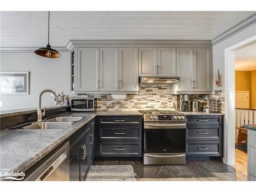 100 Peel Street, Penetanguishene, ON - Indoor Photo Showing Kitchen With Double Sink With Upgraded Kitchen