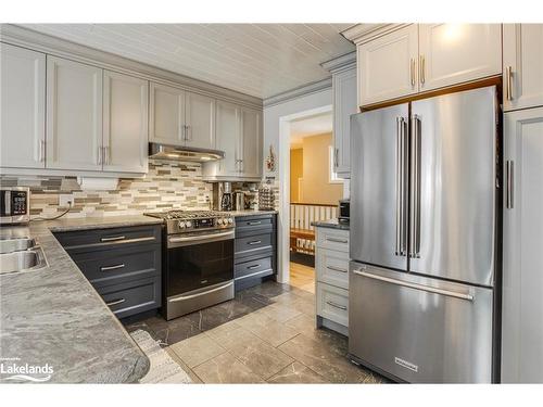 100 Peel Street, Penetanguishene, ON - Indoor Photo Showing Kitchen With Double Sink With Upgraded Kitchen