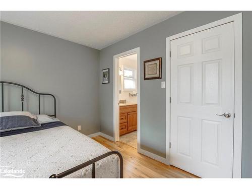 100 Peel Street, Penetanguishene, ON - Indoor Photo Showing Bedroom