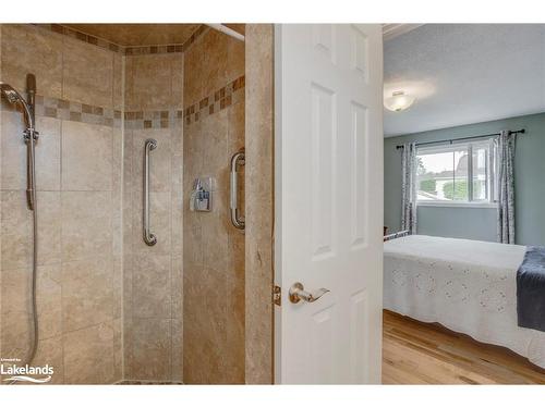 100 Peel Street, Penetanguishene, ON - Indoor Photo Showing Bathroom