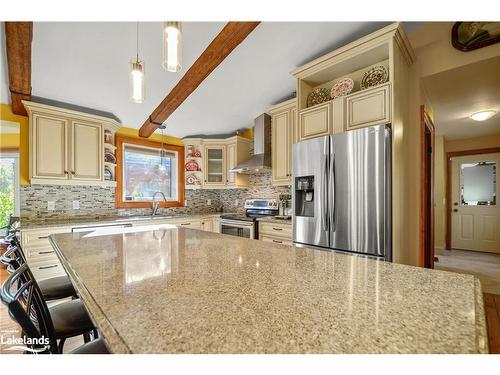 134 Glenlake Boulevard, Collingwood, ON - Indoor Photo Showing Kitchen With Upgraded Kitchen