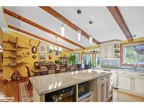 134 Glenlake Boulevard, Collingwood, ON - Indoor Photo Showing Kitchen