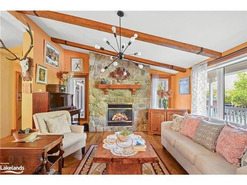 134 Glenlake Boulevard, Collingwood, ON - Indoor Photo Showing Living Room With Fireplace