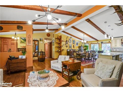 134 Glenlake Boulevard, Collingwood, ON - Indoor Photo Showing Living Room