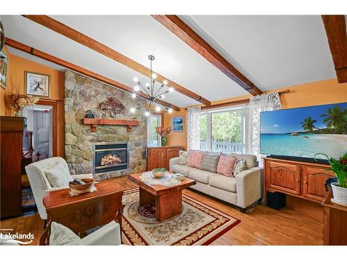 134 Glenlake Boulevard, Collingwood, ON - Indoor Photo Showing Living Room With Fireplace