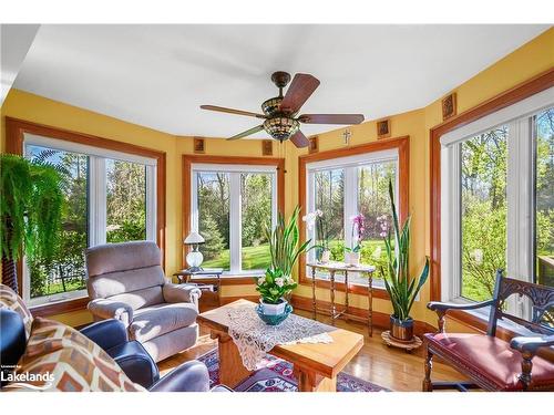 134 Glenlake Boulevard, Collingwood, ON - Indoor Photo Showing Living Room