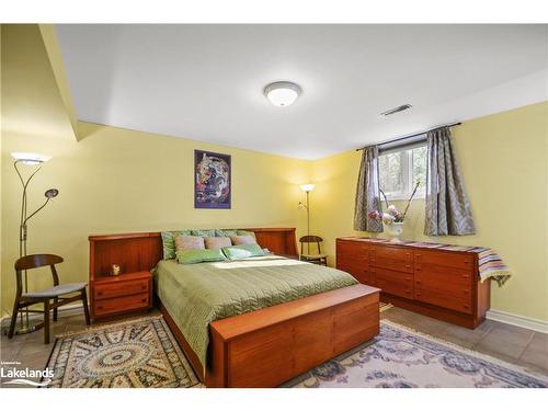 134 Glenlake Boulevard, Collingwood, ON - Indoor Photo Showing Bedroom