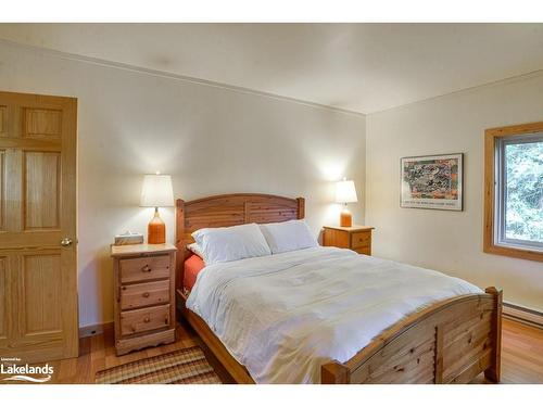 26 Taylor Island, Gravenhurst, ON - Indoor Photo Showing Bedroom