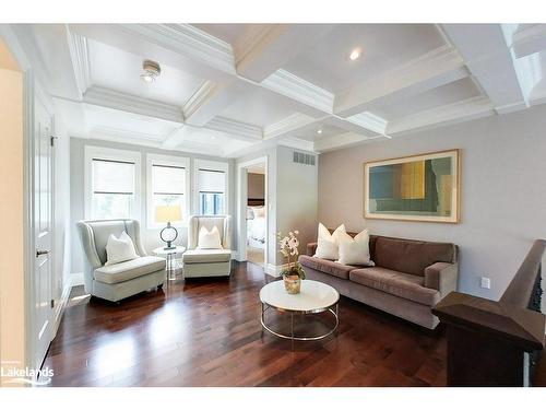 104 Hoggard Court, Thornbury, ON - Indoor Photo Showing Living Room