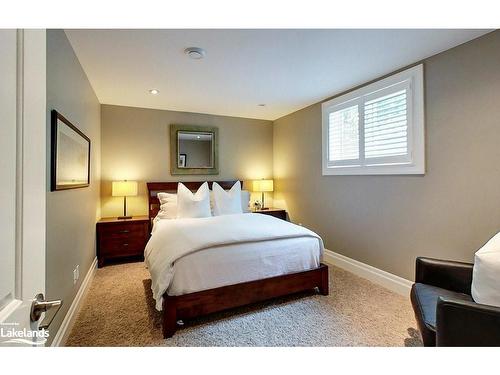 104 Hoggard Court, Thornbury, ON - Indoor Photo Showing Bedroom