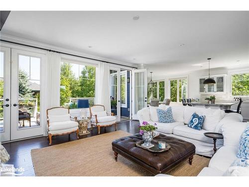 69 Mary Street, Collingwood, ON - Indoor Photo Showing Living Room