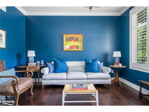 69 Mary Street, Collingwood, ON - Indoor Photo Showing Living Room