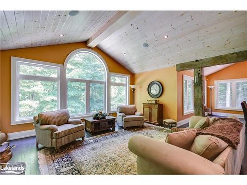759 Williamsport Road, Huntsville, ON - Indoor Photo Showing Living Room