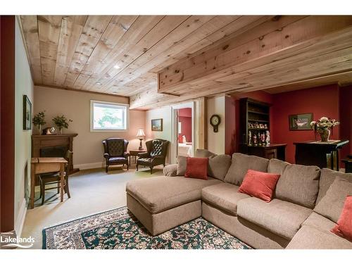 759 Williamsport Road, Huntsville, ON - Indoor Photo Showing Living Room