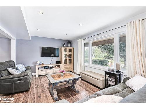 432 Fourth Street W, Collingwood, ON - Indoor Photo Showing Living Room