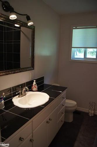 27 John Street, Burk'S Falls, ON - Indoor Photo Showing Bathroom