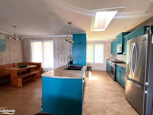 163 Oudaze Lake Rd Road, Huntsville, ON - Indoor Photo Showing Kitchen With Double Sink