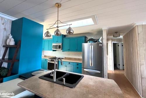 163 Oudaze Lake Rd Road, Huntsville, ON - Indoor Photo Showing Kitchen With Double Sink