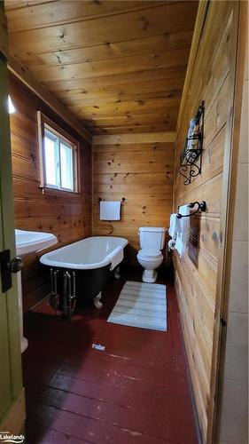 163 Oudaze Lake Rd Road, Huntsville, ON - Indoor Photo Showing Bathroom