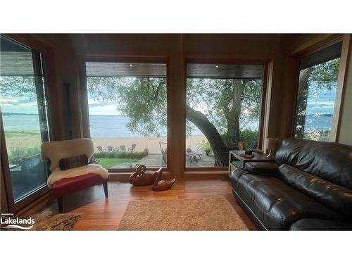 127 Blue Mountain Drive, The Blue Mountains, ON - Indoor Photo Showing Living Room