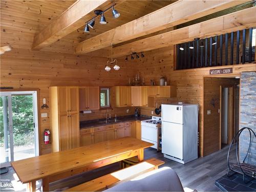 364 Forestry Tower Road, Kearney, ON - Indoor Photo Showing Kitchen