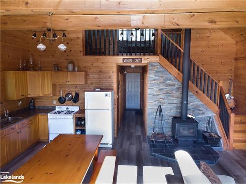 364 Forestry Tower Road, Kearney, ON - Indoor Photo Showing Kitchen