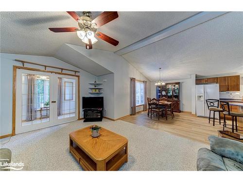 23 Indiana Avenue, Wasaga Beach, ON - Indoor Photo Showing Living Room